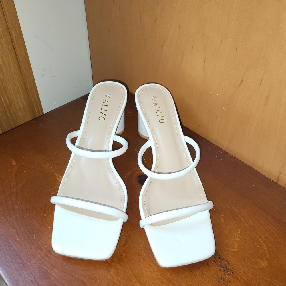 White Minimalist Heeled Sandals with Square Toe - Size 10